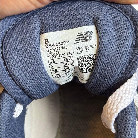 New Balance 550 White and Blue Sneakers - Picture 4 of 4